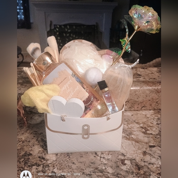 Elegant White Handbag Women's Gift ysl Basket Pamper Me Birthday Christmas Anniv - Picture 5 of 11